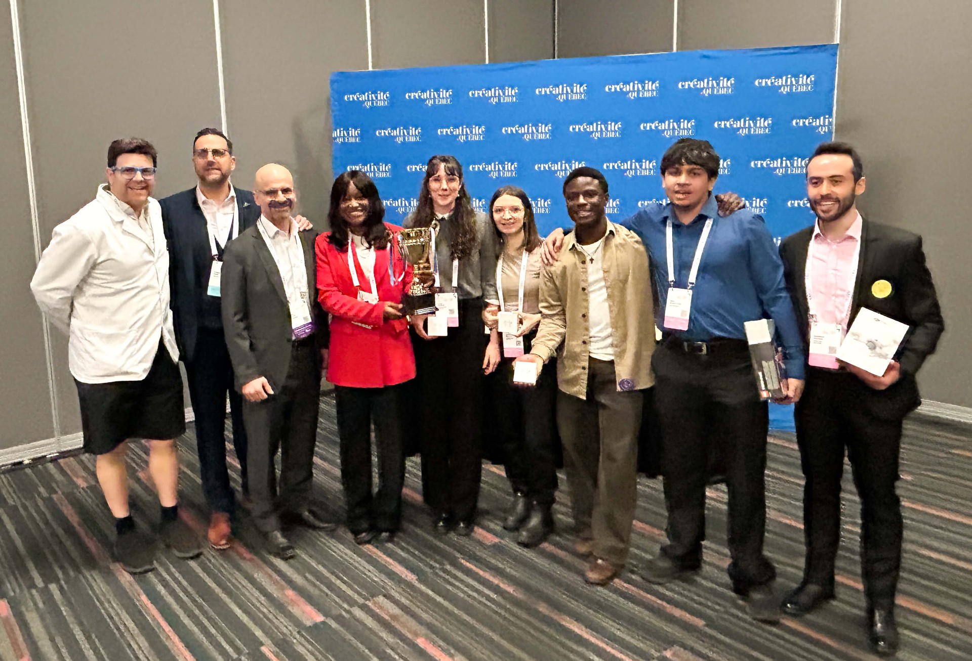 Groupe de jeunes, d'éducateurs et de professionnels réunis après un IMPACT Lab.