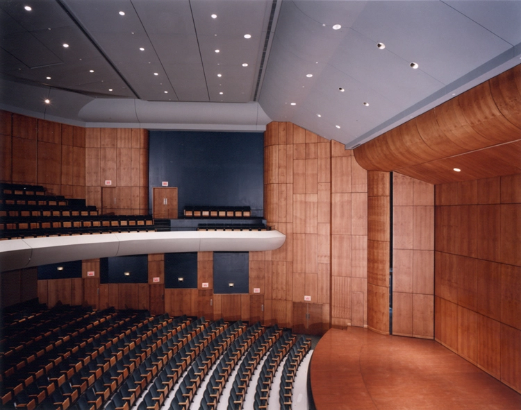 Intérieur de la Salle Pierre-Mercure à Montréal.
