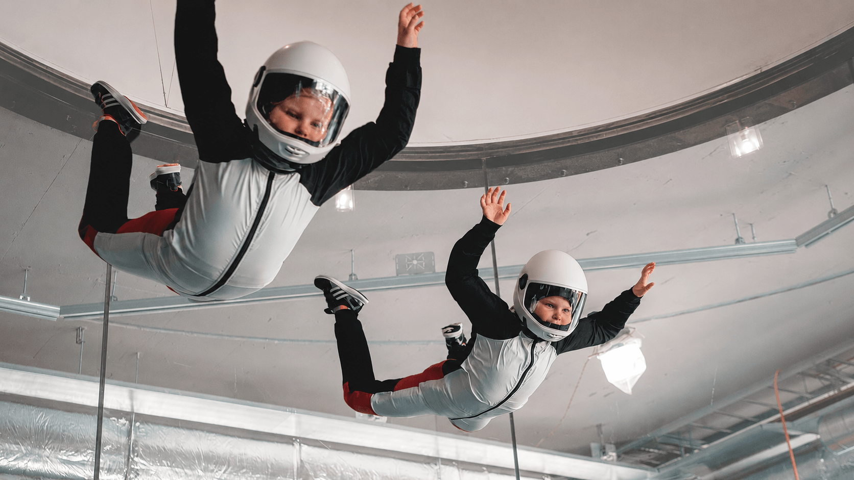 Illustration conceptuelle de la Mission Club Zéro-Gravité montrant des personnes en apesanteur.